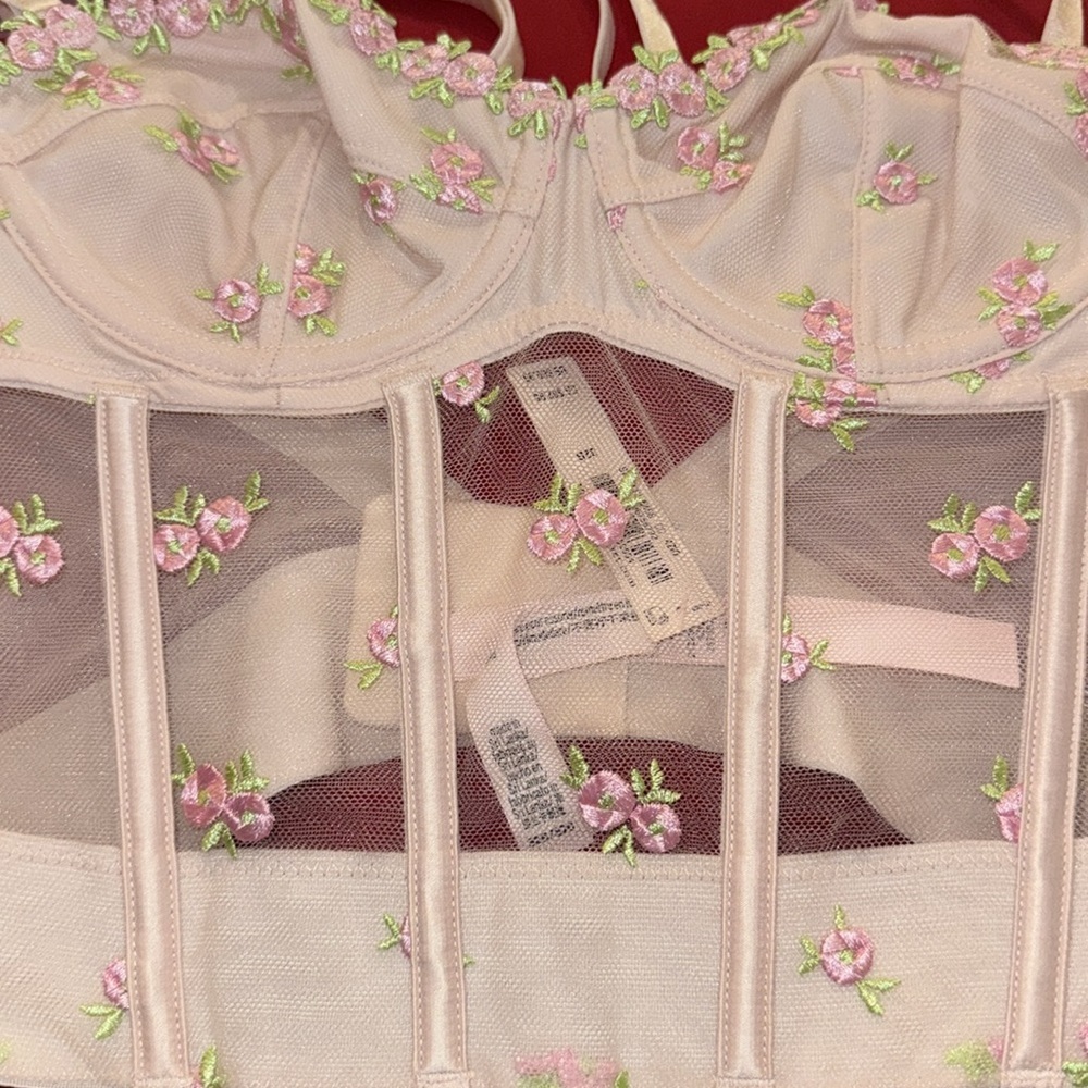 New DREAM ANGELS
Rosebud Embroidery Unlined Strapless Plunge-Back Corset Top - Picture 6 of 6